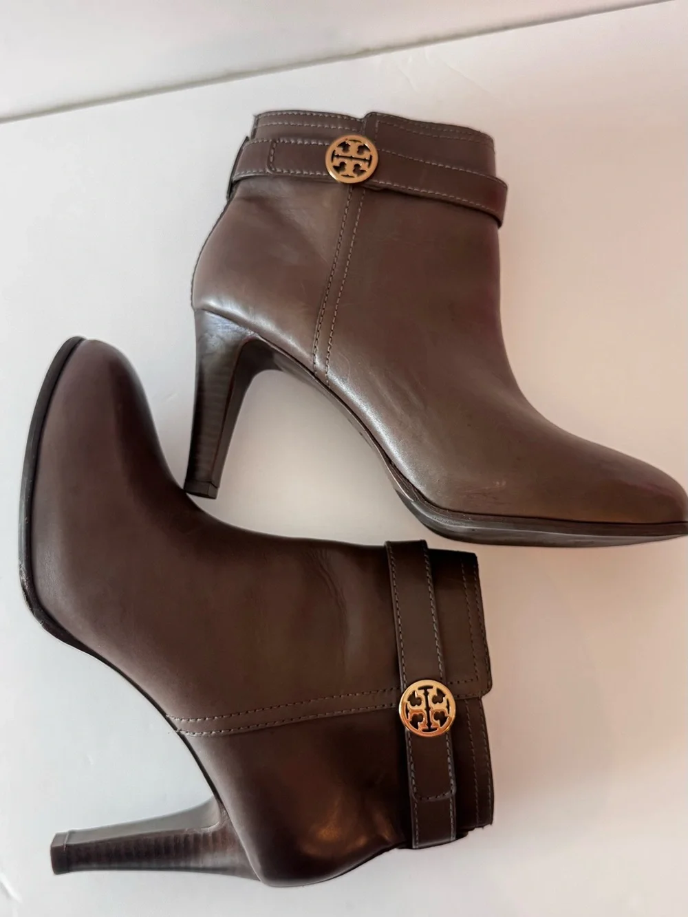 Tory Burch Women's Taupe Leather Ankle Booties Size 10M Gold Logo Side Zip Heel